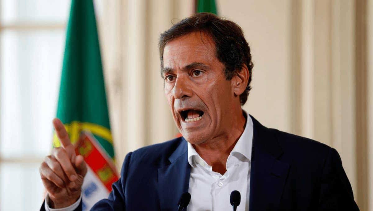 Carneiro considera “ridículas" insinuações sobre coligação com o Chega