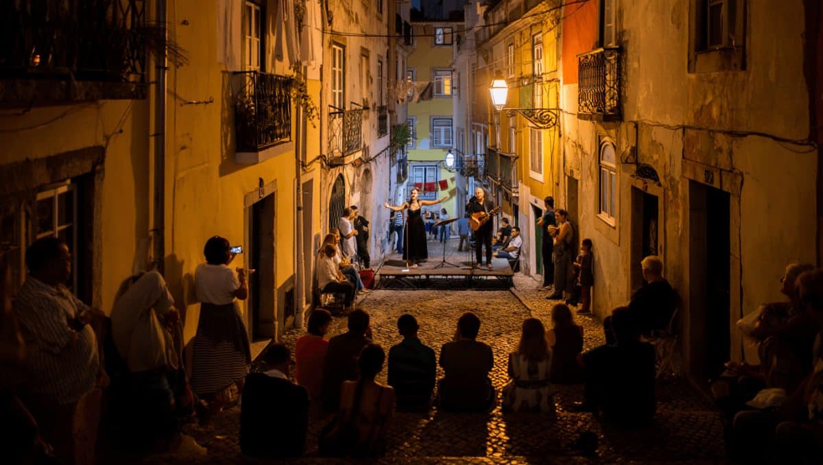 Fado volta a encher as ruas de Alfama
