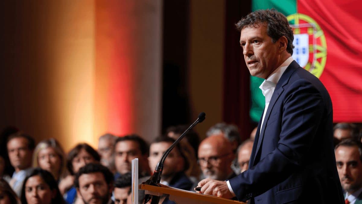 Luís Montenegro: "As oposições vibram com a politiquice e destratam a mudança"