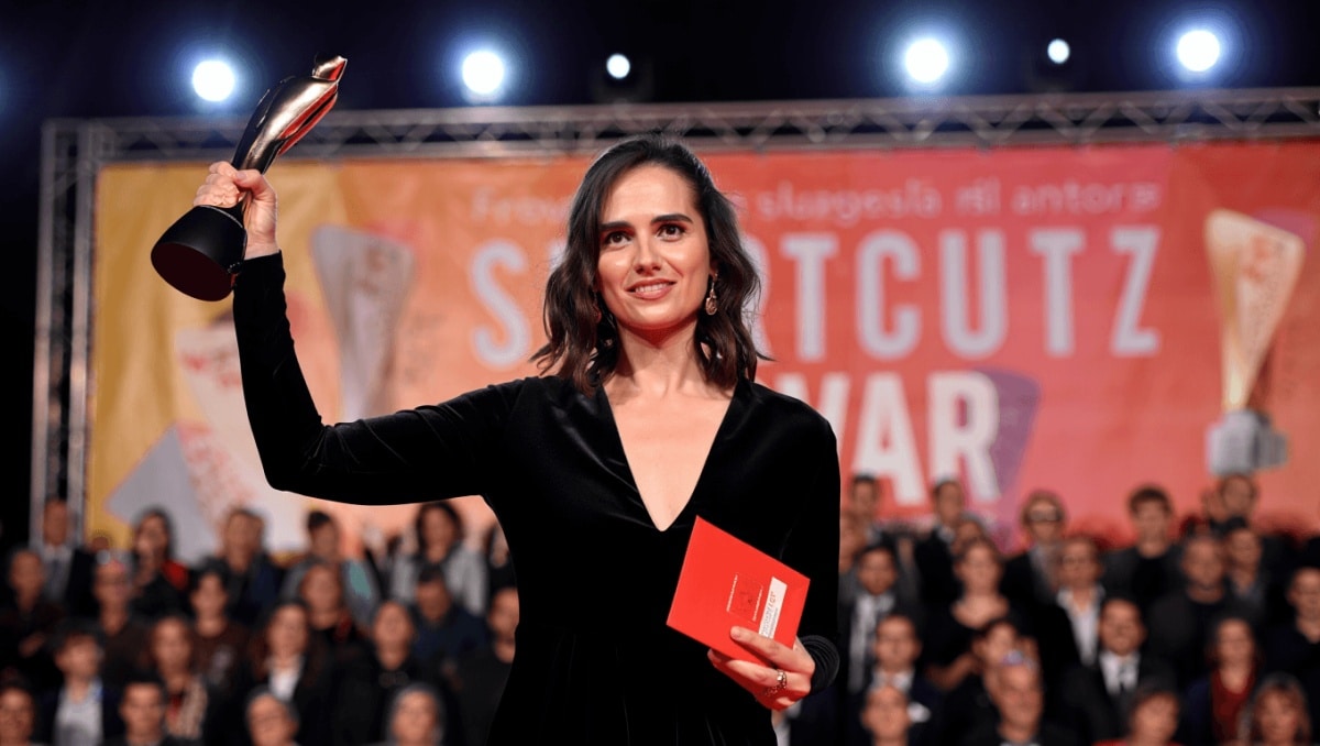 Realizadora Tânia Dinis recebe prémio em Ovar