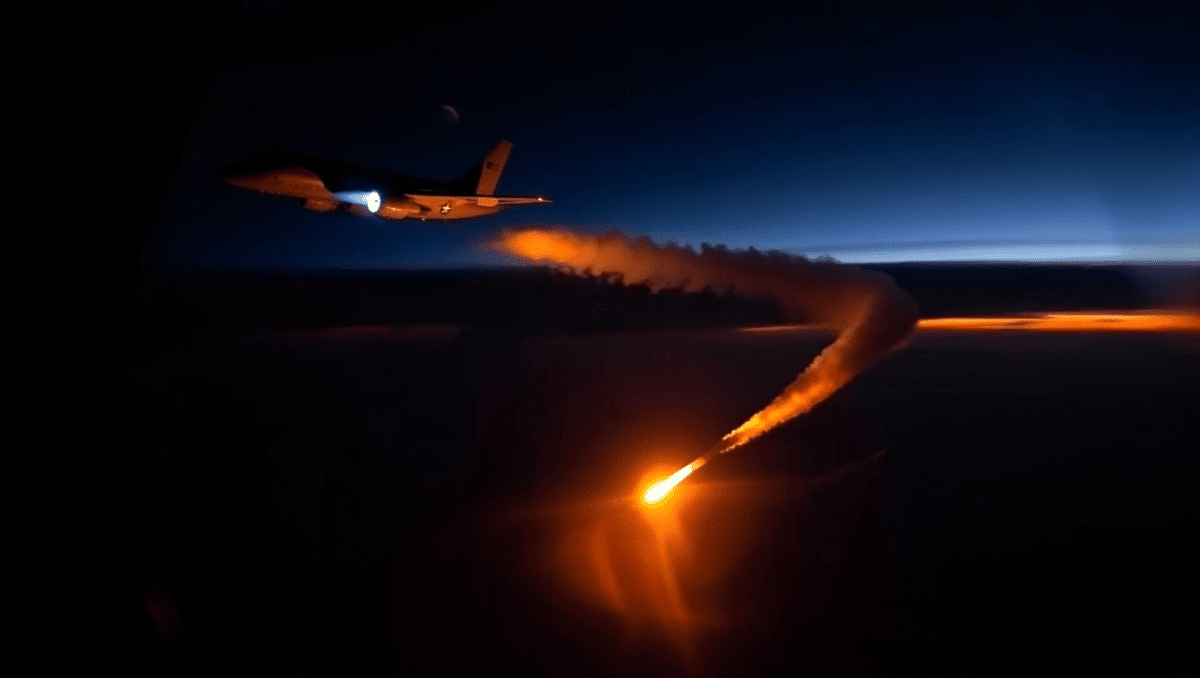 Irão: Novos bombardeamentos dos EUA após morte de dois militares