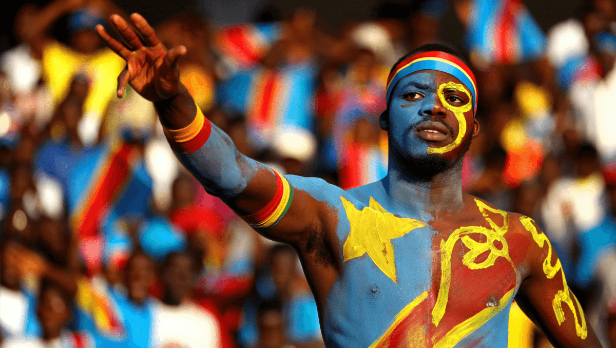 "Lumumba vive". O homem-estátua da RD Congo que usa um gesto político para apoiar a sua seleção