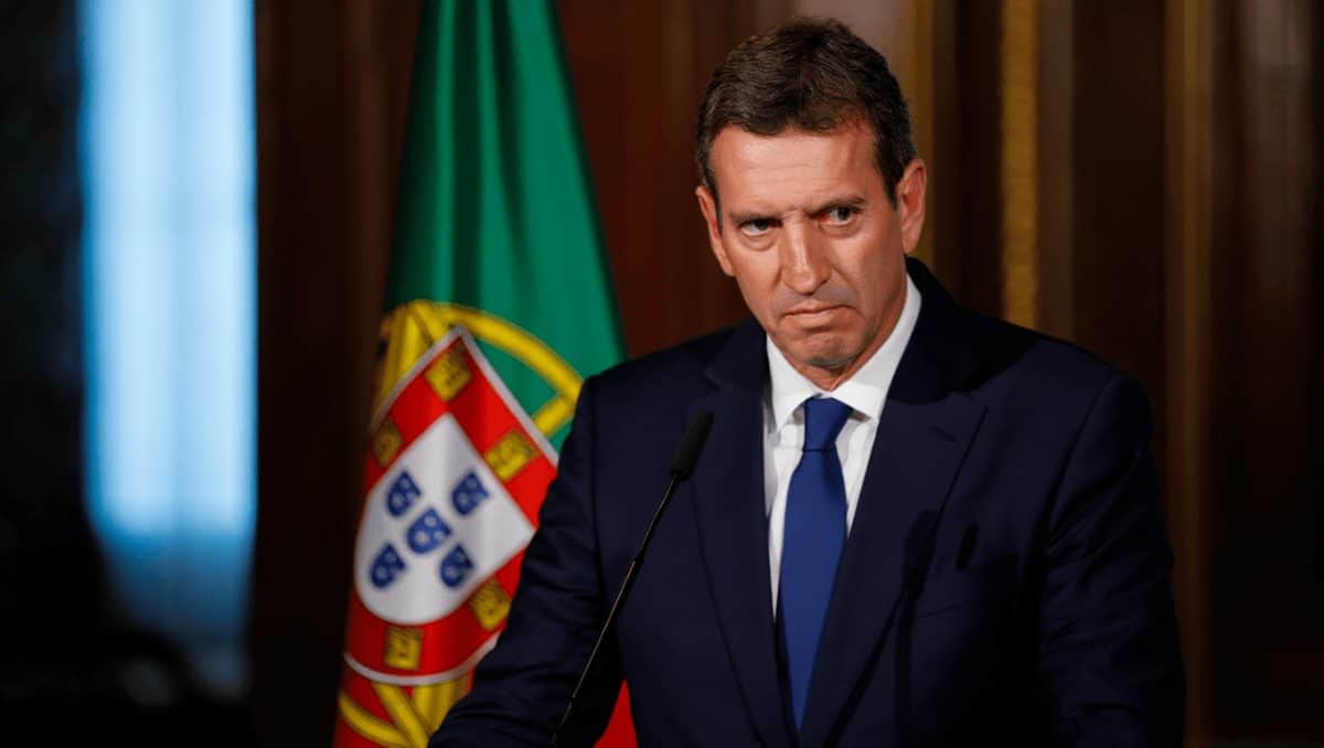 Primeiro-ministro confiante de que Luís Neves continuará a ser “um ministro muitíssimo competente”