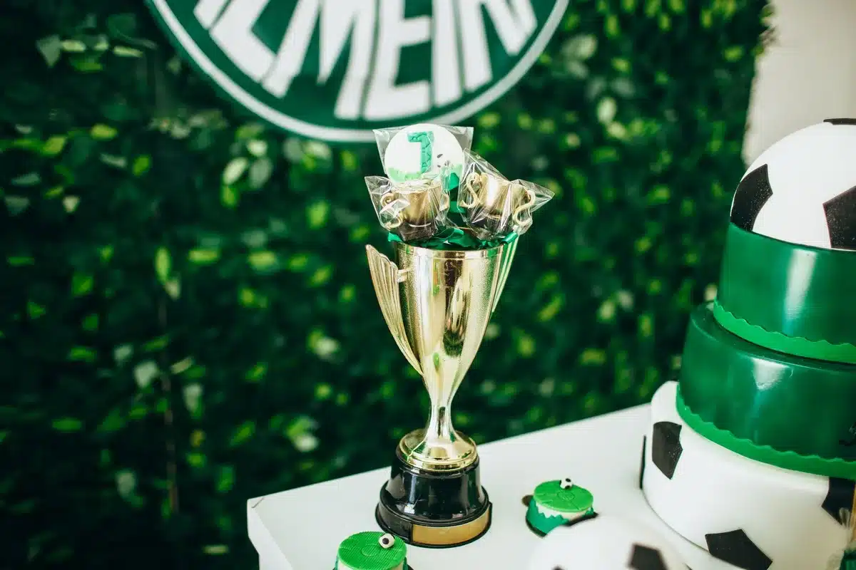 Trof&eacute;us conquistados por um treinador de futebol durante a sua carreira.