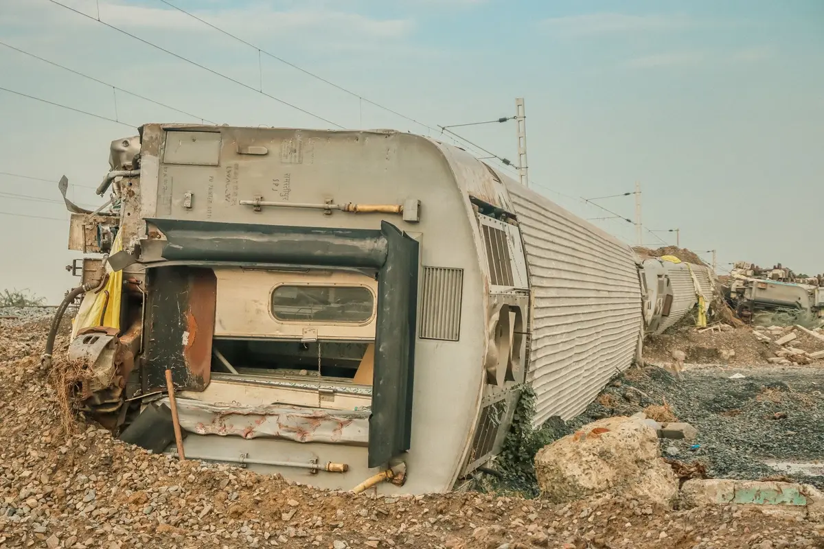 Estação ferroviária com perturbações causadas por sismo