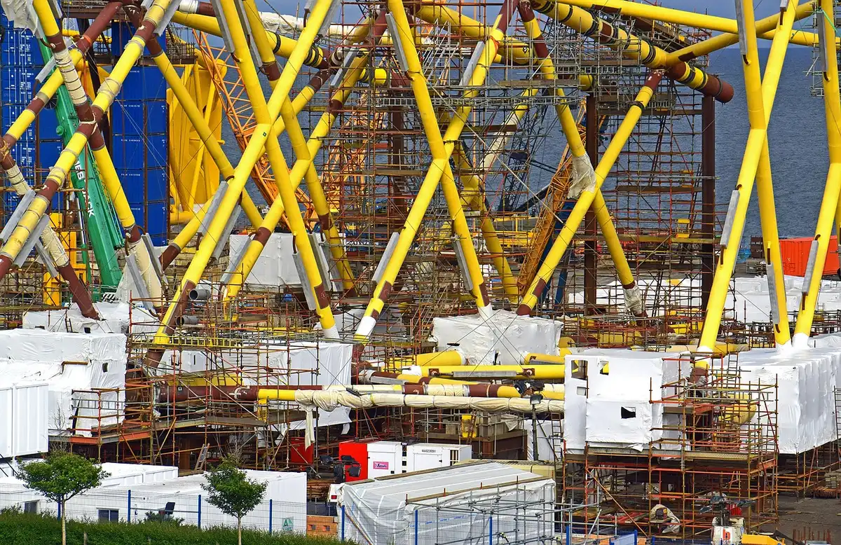 Infraestruturas de plataforma petrolífera conectadas para operações de produção