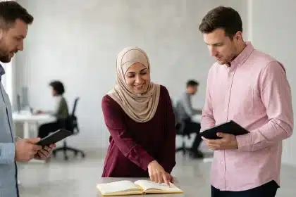 Grupo diverso de pessoas em conversa respeitosa num espaço público, representando debate racional sobre imigração.