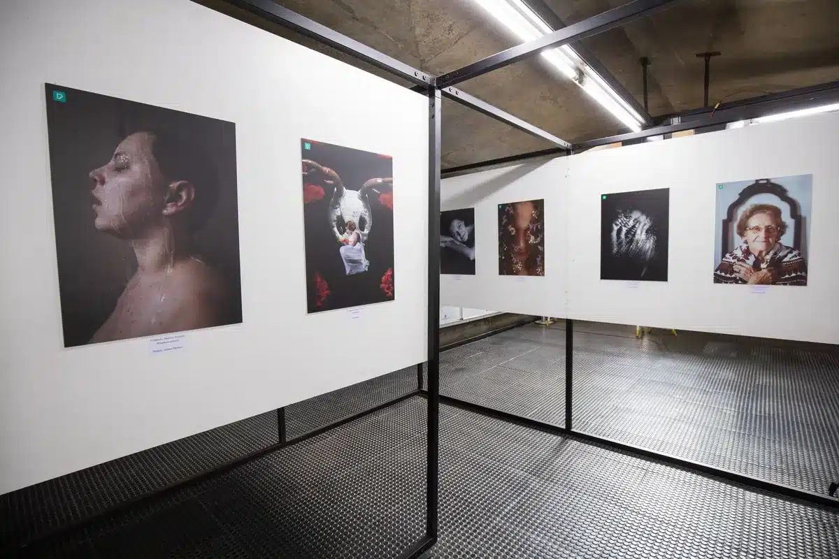 Instalação de arte contemporânea em espaço público