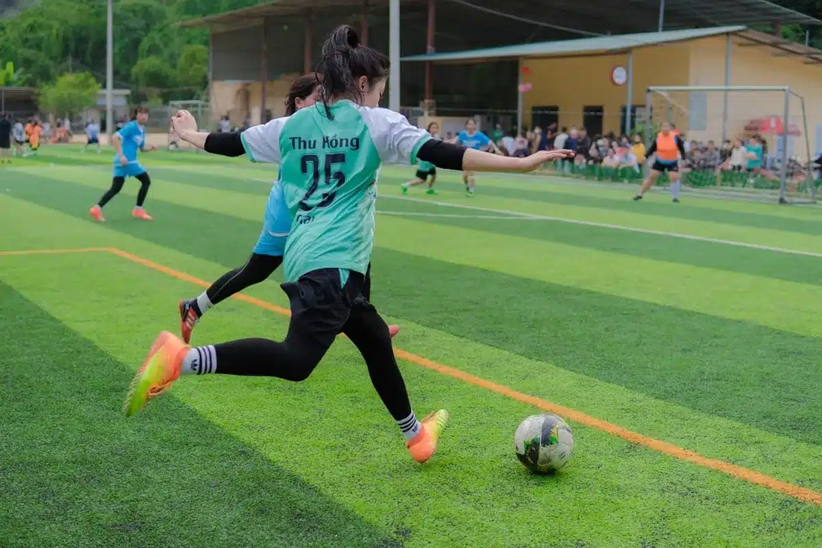 Comparação de dados sobre receitas audiovisuais entre ligas europeias de futebol