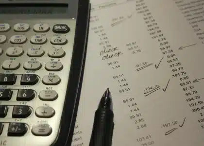 Análise de dados e gráficos financeiros relacionados com direitos televisivos do desporto