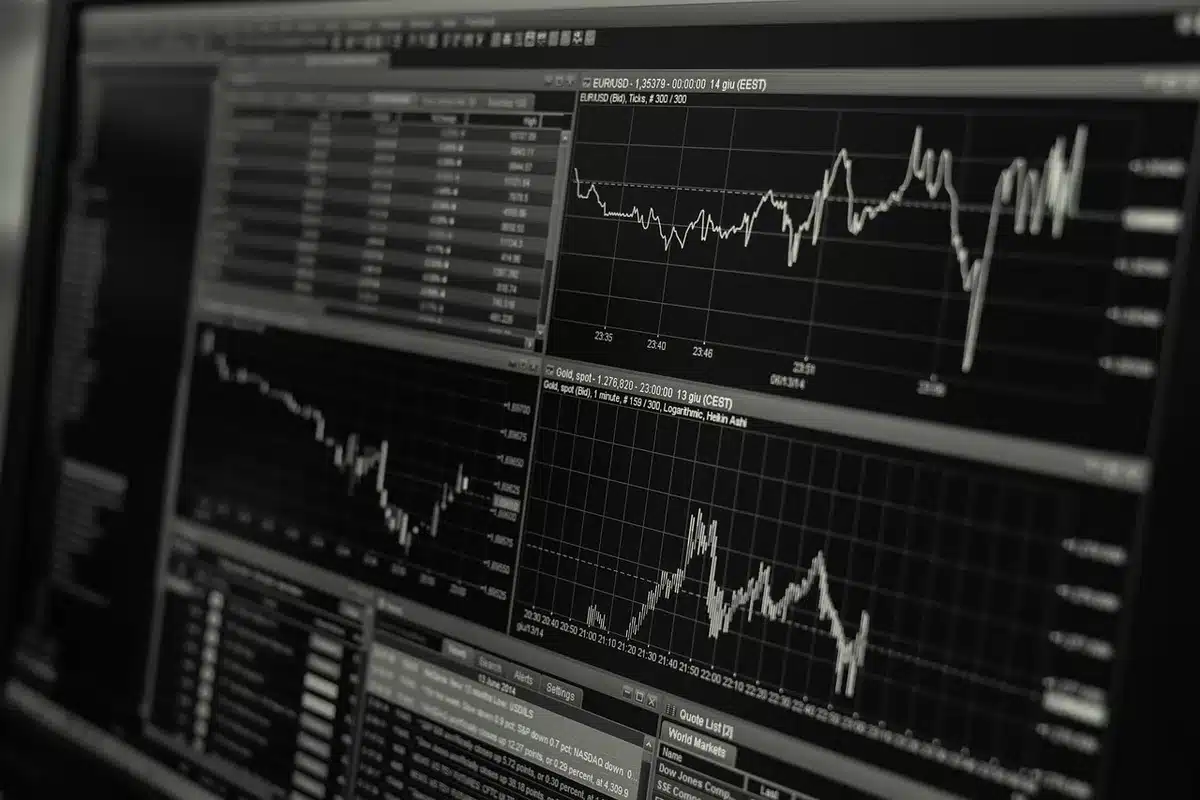 Gráfico mostrando a evolução da inflação na Zona Euro e a meta de 2% do BCE