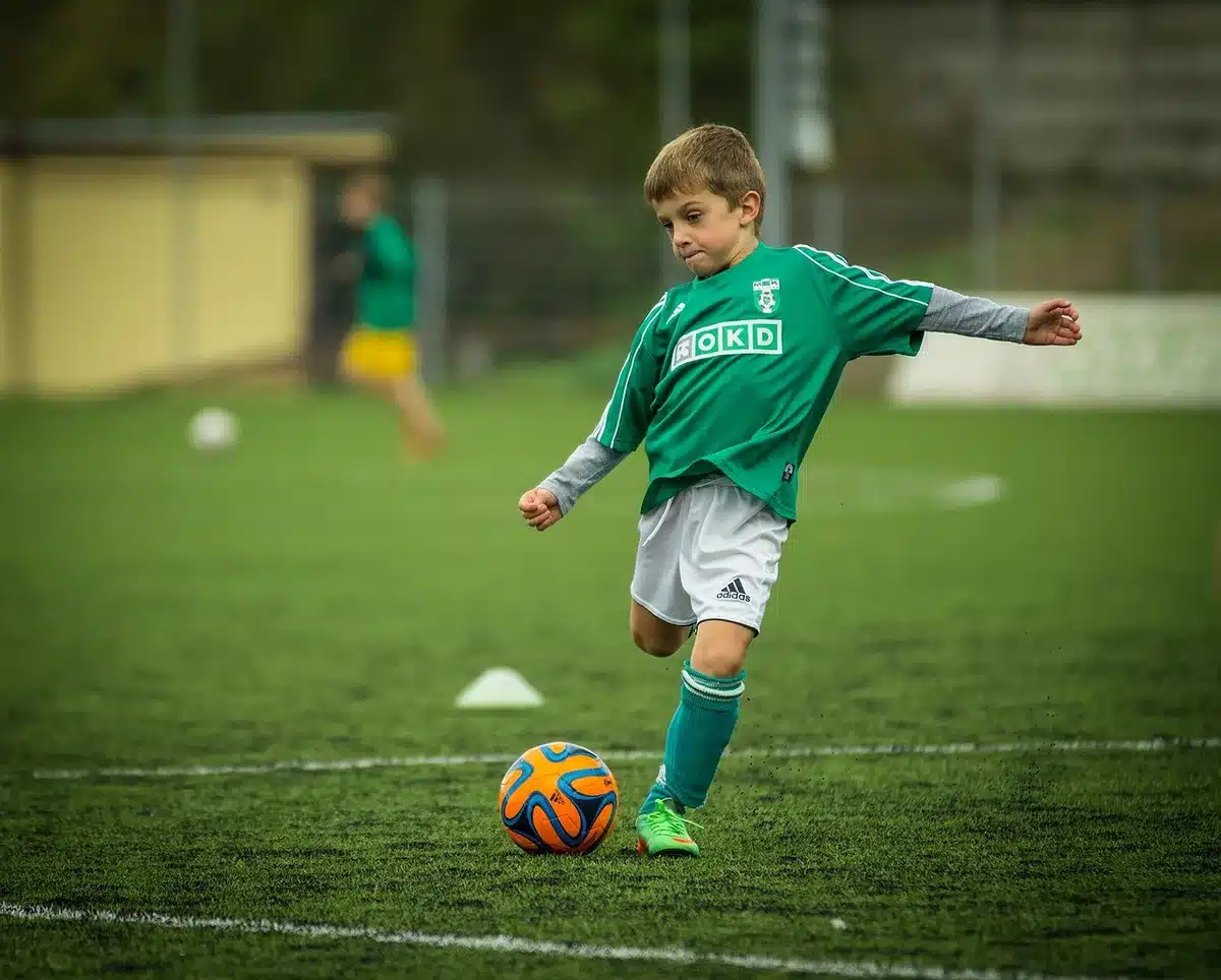 Trajetória de um jogador de futebol através de vários clubes e competições