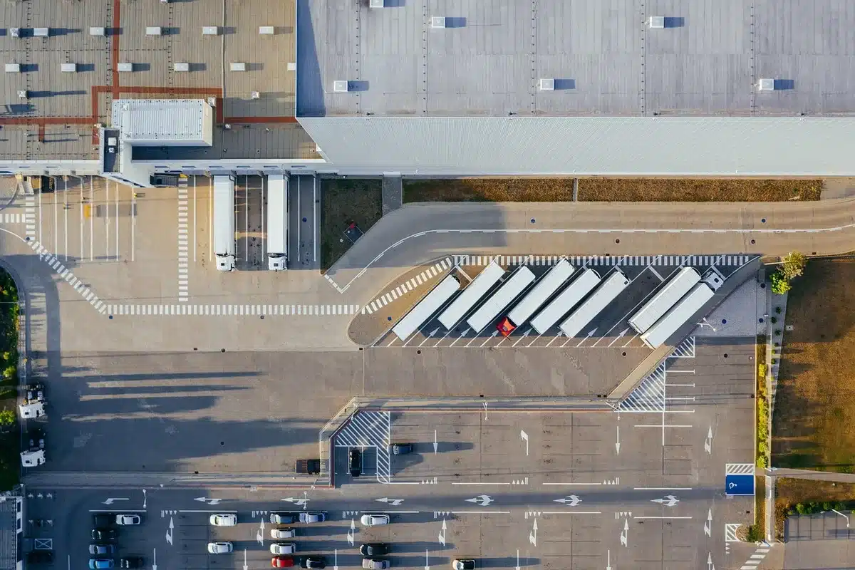 Equipamento militar e logística de abastecimento em operação