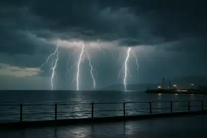 Fotografia impressionante regista trovoada sobre Vila do Conde